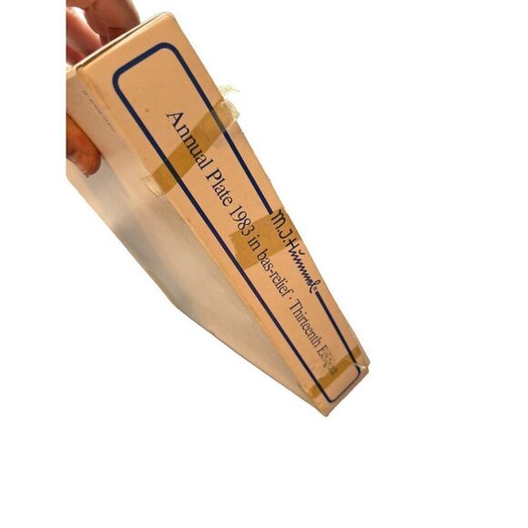 M.J. Hummel Annual Plate 1989 In Bas-Relief By Goebel - Picture 5 of 10